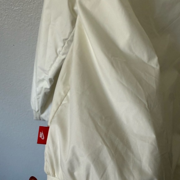Nike Womens White Windrunner Active Wear Windbreaker Hoodie
Jacket Size small - Picture 4 of 8